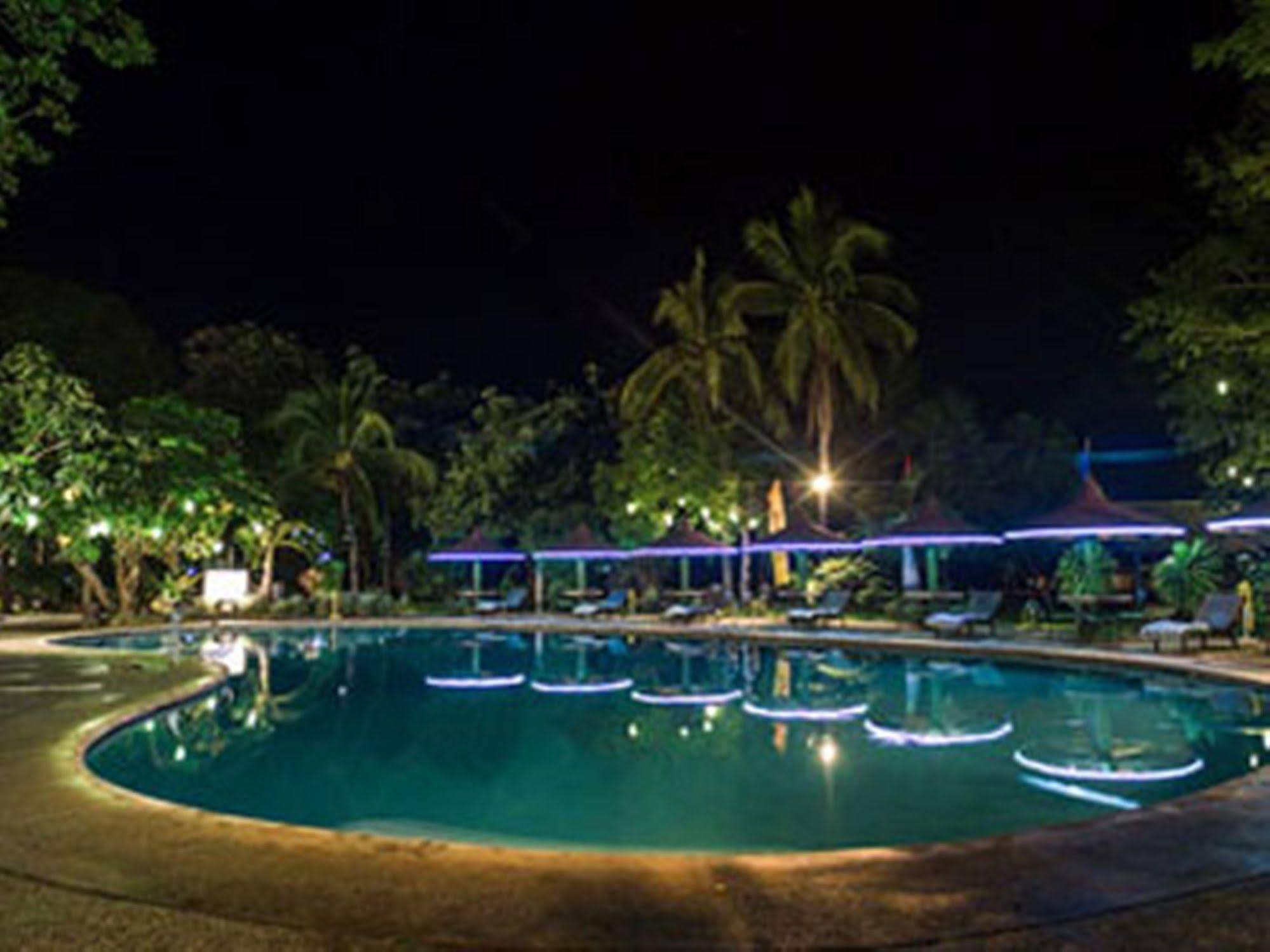 Matabungkay Beach Hotel Lian Dış mekan fotoğraf
